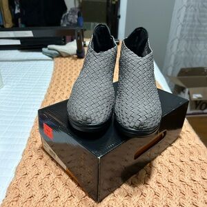 Bernie Mev New York Like New Chesca Shootie Heel